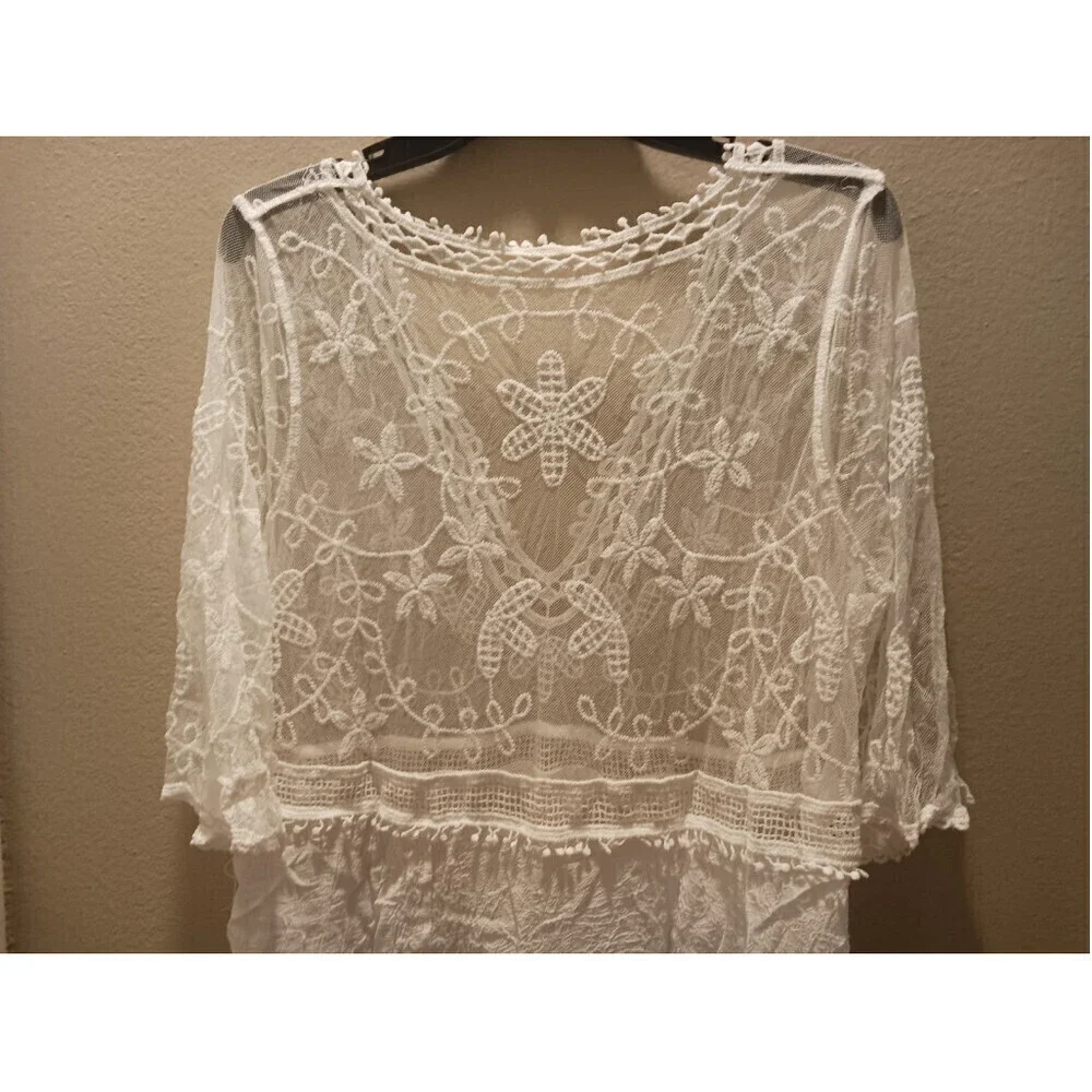 Floral Pattern Lace Swimsuit Coverup In White - Picture 9 of 12